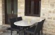 Apartman 5 tu Appartamenti al mare, alloggi privati a Bao&scaron;ići, Montenegro
